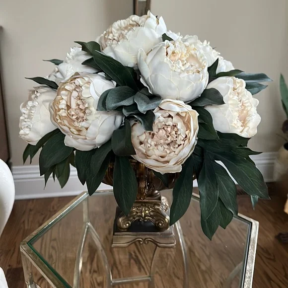 🤩 Stunning Custom Floral Arrangement